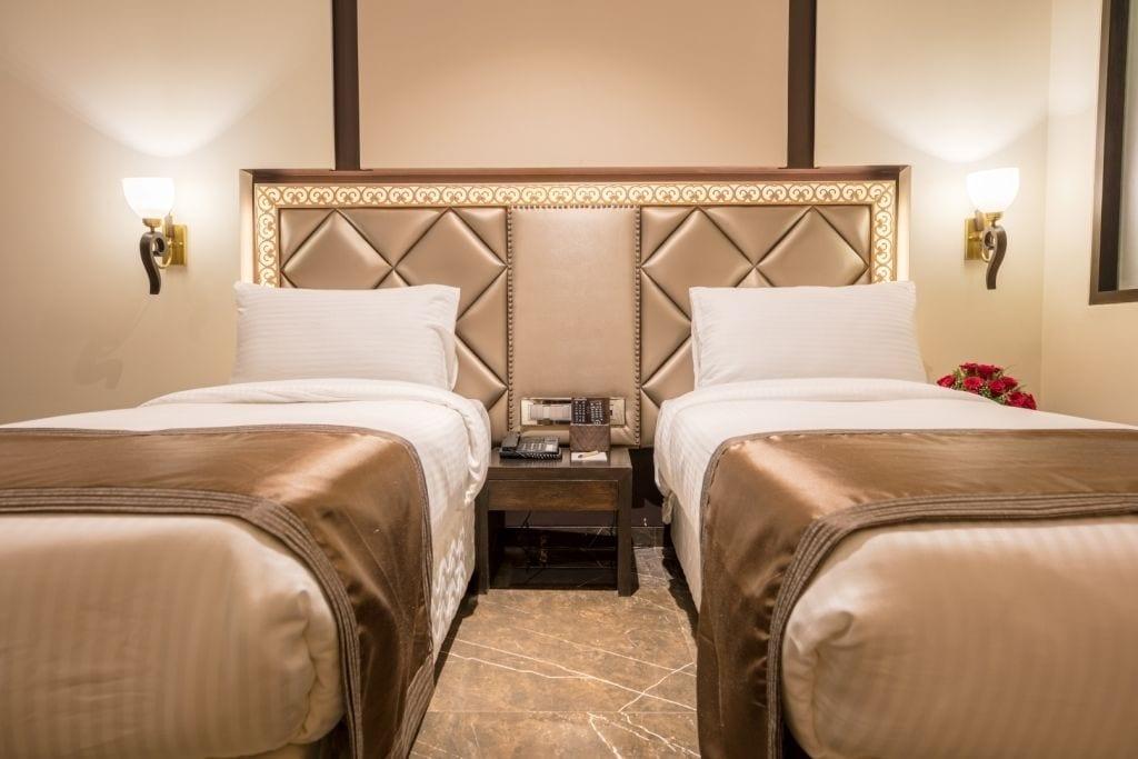 Hotel Peninsula Redpine Мумбаи Экстерьер фото