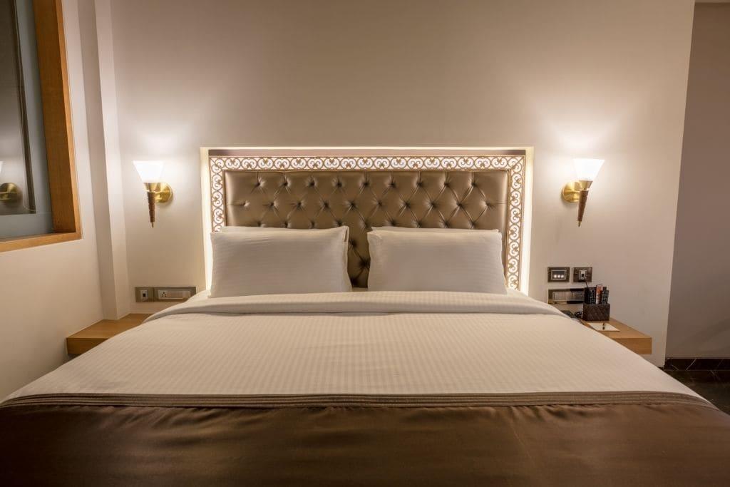 Hotel Peninsula Redpine Мумбаи Экстерьер фото
