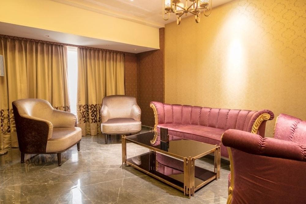Hotel Peninsula Redpine Мумбаи Экстерьер фото