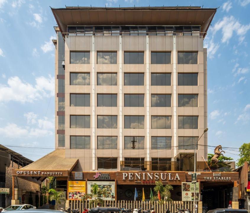 Hotel Peninsula Redpine Мумбаи Экстерьер фото