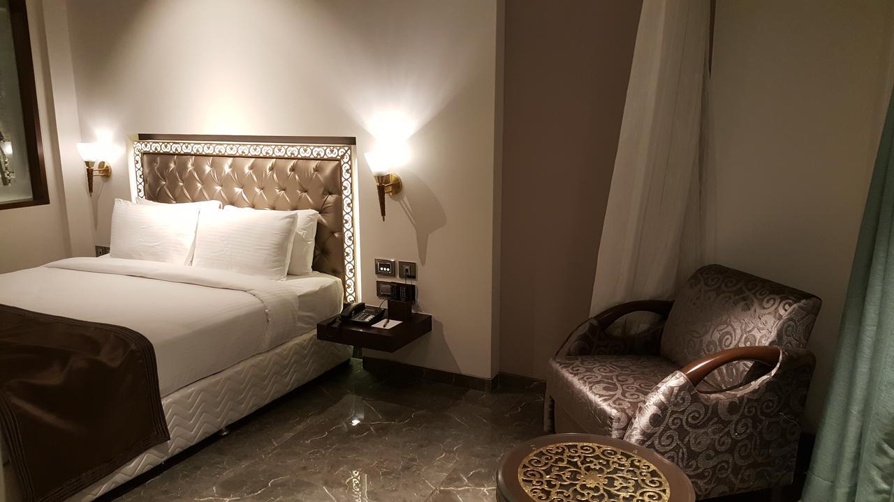 Hotel Peninsula Redpine Мумбаи Экстерьер фото