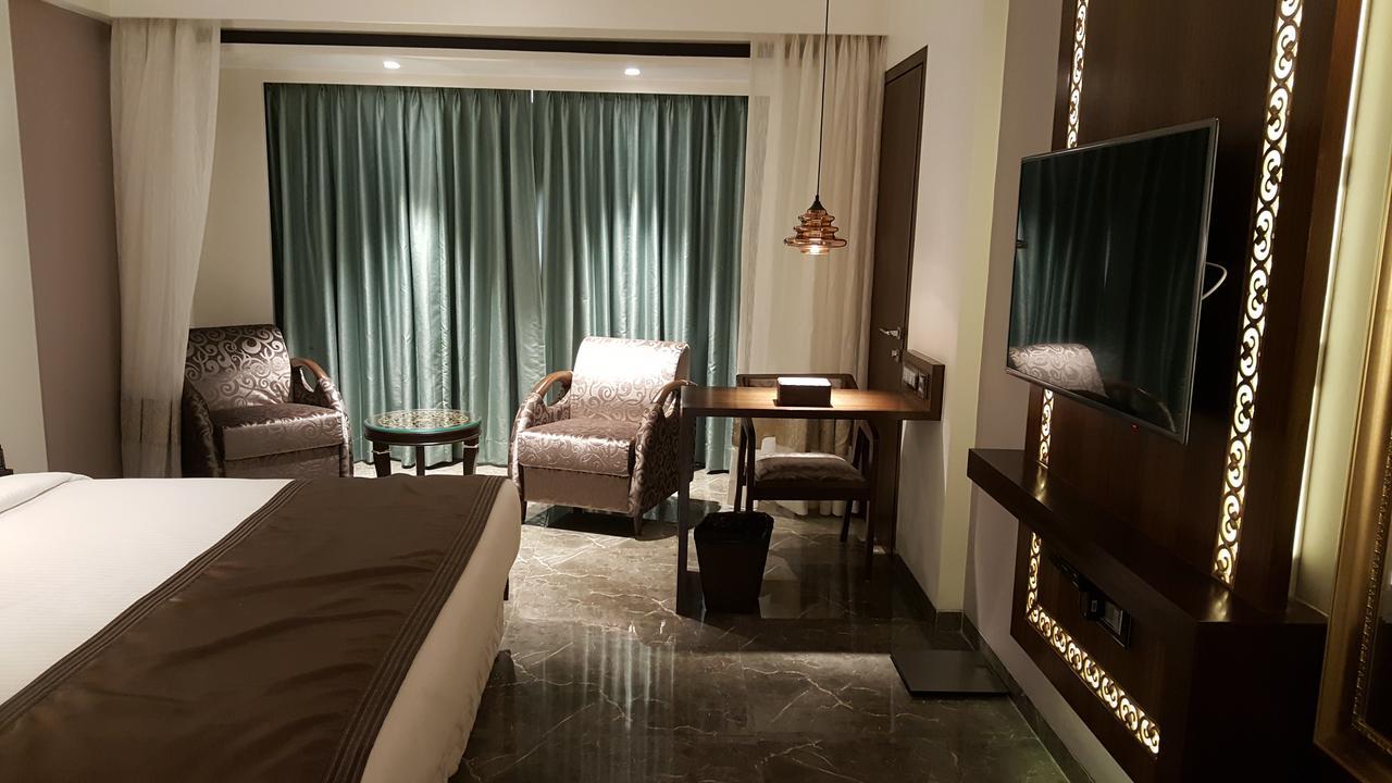 Hotel Peninsula Redpine Мумбаи Экстерьер фото