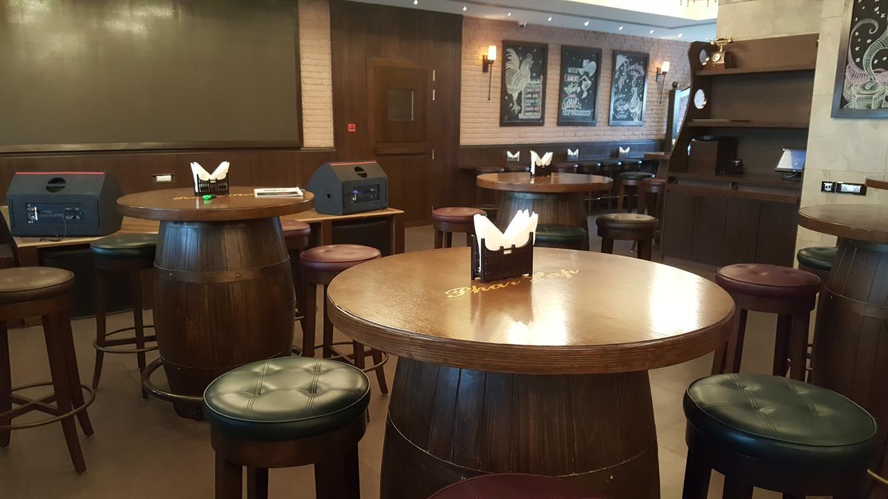 Hotel Peninsula Redpine Мумбаи Экстерьер фото