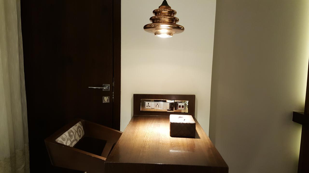 Hotel Peninsula Redpine Мумбаи Экстерьер фото