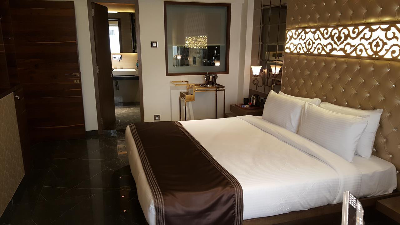 Hotel Peninsula Redpine Мумбаи Экстерьер фото