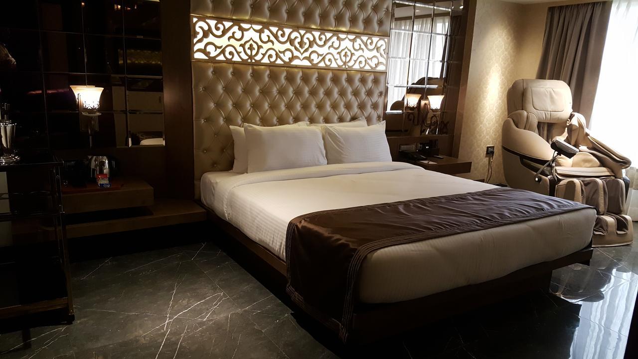 Hotel Peninsula Redpine Мумбаи Экстерьер фото