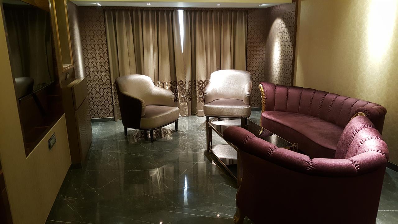 Hotel Peninsula Redpine Мумбаи Экстерьер фото