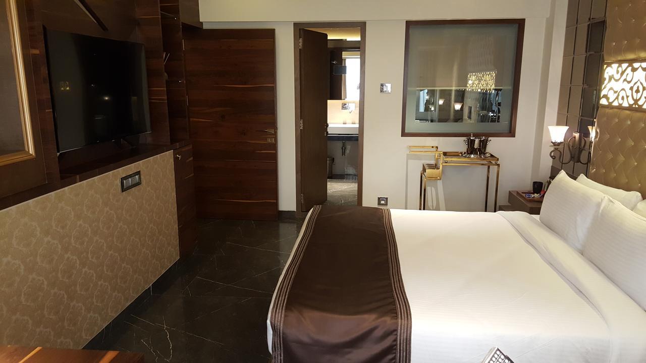 Hotel Peninsula Redpine Мумбаи Экстерьер фото