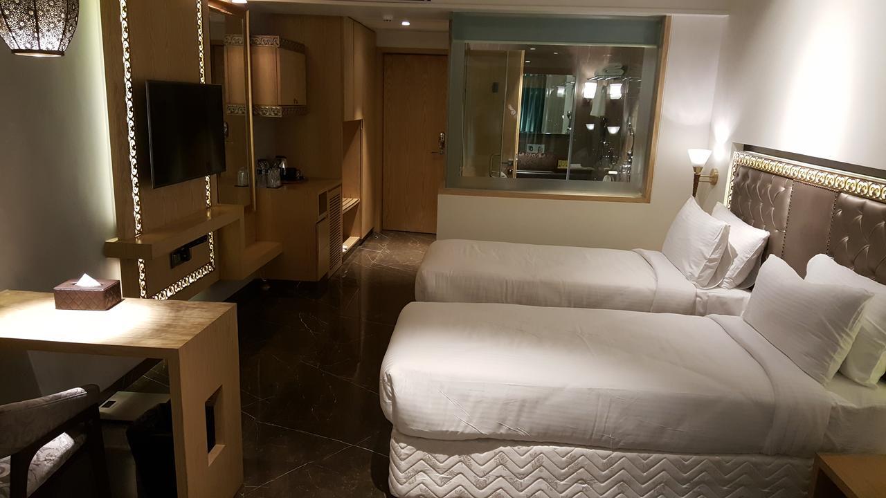 Hotel Peninsula Redpine Мумбаи Экстерьер фото
